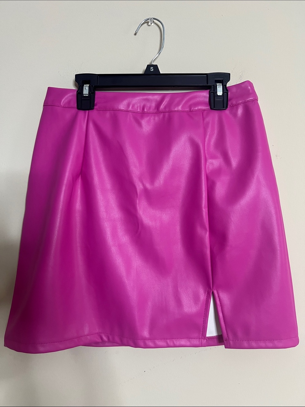 👚☂️🌸Hot Pink Faux Leather Mini Skirt with Front Slit